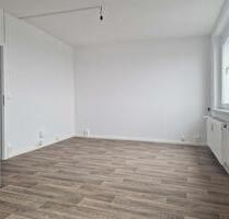Modernes Wohnambiente mit großzügigem Balkon und offener Küche ! 