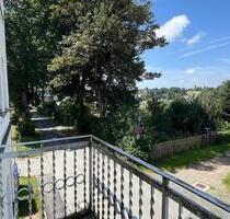 2-Zi.-Wohnung mit Balkon, PKW-Stellplätze, Bad mit Wanne, allg. Gartennutzung - Lengenfeld