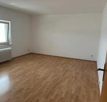 Helle 1 Zimmer Souterrain Wohnung, Tageslichtbad mit Wanne - Niedernhausen