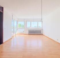 Schöne 3-Zimmer-Wohnung mit sonniger Dachterrasse & TG-Stellplatz - Esslingen am Neckar Hegensberg