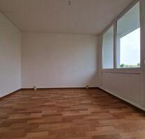 Frisch renovierte Wohnung mit Balkon und moderner, offener Küche! Renovierung in Kürze abgeschlossen - Halle (Saale) Halle-Neustadt