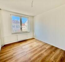 SANIERTE schicke 3-Zimmer-Wohnung mit Einbauküche in zentraler Lage - Bremen Häfen