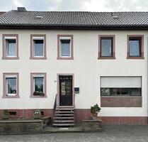 Charmantes Eifeler Langhaus - 8 Zimmer auf 155m² mit Garten - Großlittgen