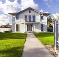 Schöne Villa mit zwei Wohneinheiten und traumhaftem Garten - Fredersdorf-Vogelsdorf
