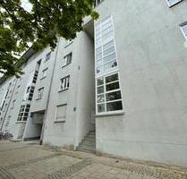 Stilvolle 2-Zimmer-Wohnung mit Balkon in zentraler, ruhiger Lage - München Moosach