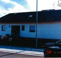 Einfamilienhaus mit unterkellerter Einzelgarage in Röttenbach