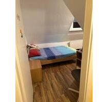 Dachgeschoss - 450,00 EUR Kaltmiete, ca.  49,00 m² in Gelsenkirchen (PLZ: 45886) Ückendorf