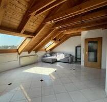 Charmante 3-Zi. DG, ca. 80 m², Balkon, EBK – Dittelbrunn