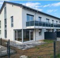 NEUBAU! 3-Zimmer-Balkonwohnung mit zwei Stellplätzen (KfW55) - Cham