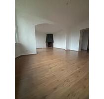 Renovierte 2,5 Zimmer Wohnung mit offenem Kamin in Essen Steele