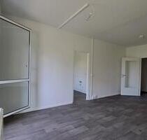 Wohn(t)räume sichern - umfassend sanierte, barrierearme 3-Raum Wohnung mit Dusche in Thalheim - Thalheim/Erzgebirge