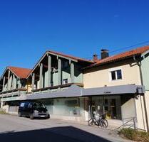Wohn- und Geschäftshaus mit Bergblick in Flintsbach am Inn