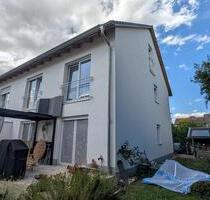 Doppelhaushälfte mit 165qm, Garten, gehobene Ausstattung - Buxheim