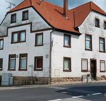 Haus mit Grundstück ca 2000m2 - 120.000,00 EUR Kaufpreis, in Hofheim in Unterfranken (PLZ: 97461)