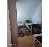 Komplett möbliertes gemütliches Zimmer (14 qm), zentral gelegen, - Albstadt