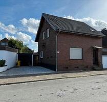 Freistehendes Einfamilienhaus mit Einliegerwohnung - Duisburg Essenberg