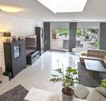 Große, renovierte EG-Wohnung mit Terrasse, riesigem SüdOst-Garten & Außenpool! - Köln Mülheim