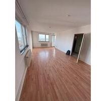 1-Zi Wohnung 49qm, PKW-Stellplatz, Balkon, Aufzug, Aussicht - Lübeck Sankt Jürgen