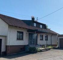 Traumhaftes Grundstück in Ortsrandlage mit Zweifamilienhaus - Allmersbach im Tal