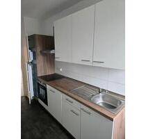 Singlewohnung mit Einbauküche + Tageslichtbad und Balkon im Hochparterre!! - Hainichen