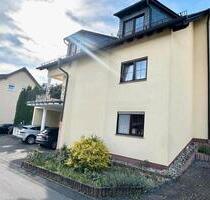 Großzügiges Drei-Familienhaus mit Garage & mehreren Stellplätzen - Wächtersbach