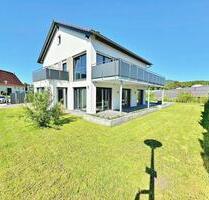 WOHNTRAUM - Einfamilienhaus mit großem Garten, Terrasse, 3 Balkonen und Doppelgarage - Wellendingen