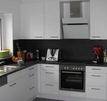 Schicke 2,5 - Zimmer-Dachgeschosswohnung mit Balkon und Küche - Bondorf