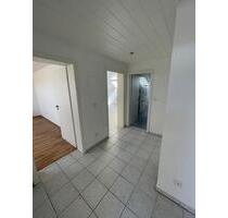 *Provisionsfrei* 3-Zimmer Wohnung in kleiner Wohneinheit + Garage - Hockenheim