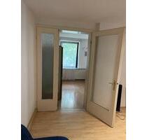 Möblierte Zwei Zimmer Küche Bad Wohnung - Saarlouis
