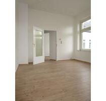 frisch renovierte 1-Zimmer-Wohnung in Krefeld (+Stellplatz oder Garage verfügbar)