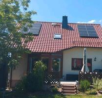 Einfamilienhaus mit Doppelgarage und Keller. einzugsbereit - Bad Lausick