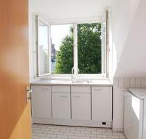 2 Zimmer-DG-Wohnung mit neuem Parkett (Nähe Christuskirche) - Mainz Neustadt