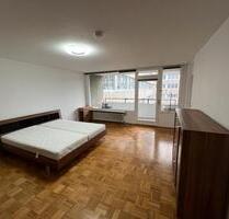 Möbliertes 1-Zimmer-Apartment mit Balkon – zentral am Josephsplat - Untersteinach