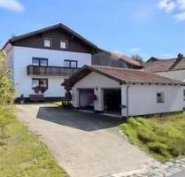 Zweifamilienhaus in sonniger Lage mit viel Potential - Kirchberg im Wald