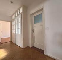 Für Altbau-Liebhaber! Charmante 4-Zimmer-Wohnung in zentraler Lage von Bruchsal