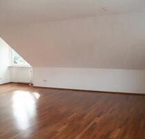 Exklusive 3-Zimmer-DG-Wohnung mit Balkon und EBK in Höchberg - Würzburg Frauenland