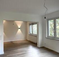 Kernsanierte 3-Zimmer-Wohnung im 2. OG mit kleinem Balkon in 90459 Nürnberg