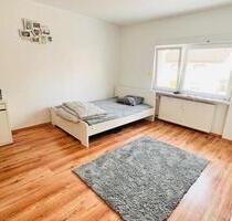 Helles 18 qm-WG-Zi., in Erlensee ab sofort (Frau favorisiert)