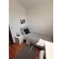 2 freie Zimmer in moderner 4er-WG – saniert, möbliert & bezugsfertig! - Frankfurt am Main Eschersheim