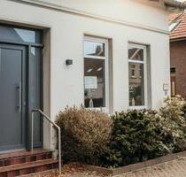 Geräumige Altbauwohnung über zwei Etagen mit Garten und Garage - Jever