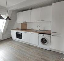 Hirschaid-Zentrum: Gemütliche DG-2-Zimmer-Wohnung mit neuer EBK