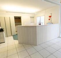 Büro-Praxisfläche in Top-Lage am Marktplatz mit TG-Stellplatz - Freiberg am Neckar