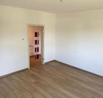 Renovierte helle 3 Raum Wohnung in zentraler Lage - Roßleben-Wiehe