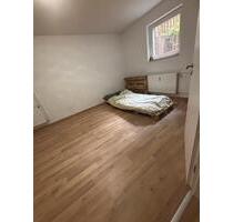 Zimmer mit eigenem Bad in einem 121 Quadratmeter großen Haus - Berlin Neukölln