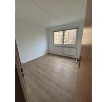 Moderne, günstige 2- Raum- Wohnung mit Balkon zu vermieten! - Ellefeld