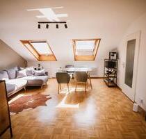 Schönes Einzimmer-DG-Apartment (unmöbliert) im Stuttgarter Osten