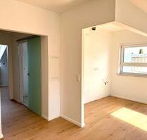 Helle 2-Zi-Wohnung in Kissing, Terrasse, in 4 min. am Bahnhof