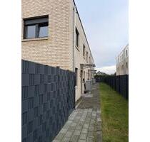 Neubau-Erstbezug: Reihenmittelhaus mit Dachterasse - Lehrte