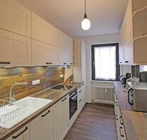 Hochwertige 3 Zi. Whg. mit Loggia, Garage und 2 Stellplätzen in Puchheim wartet auf neue Bewohner!