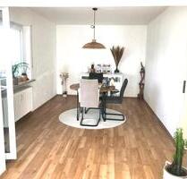 Helle 3,5 Zimmerwohnung mit 2 Balkonen und Garage - Dettelbach